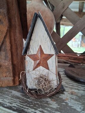 Primitive Birdhouse (white/black roof)